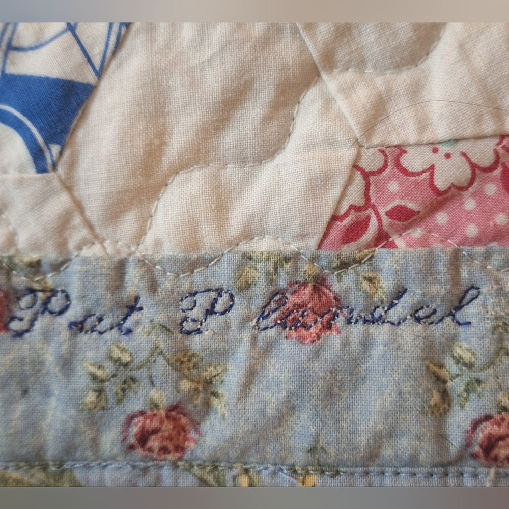 Handmade Patchwork Quilt with Floral Patterns - Picture 14 of 14